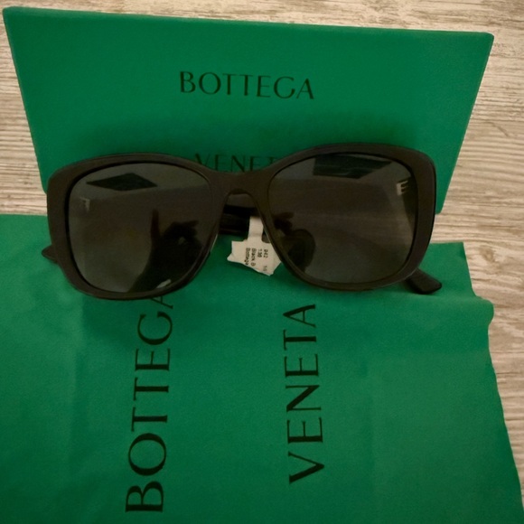 Bottega Veneta Dark Frame Sunglasses - Picture 7 of 10